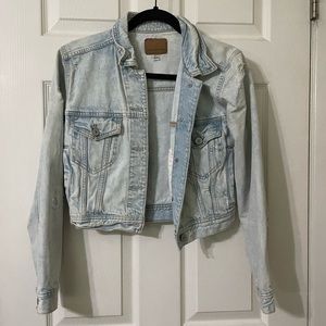 American Eagle distressed light wash jean jacket cropped